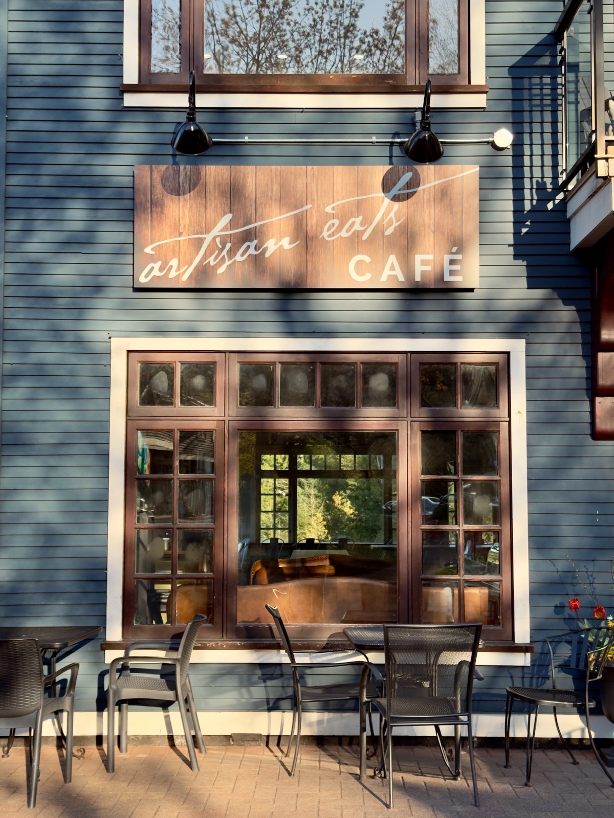Café patio life in Snug Cove